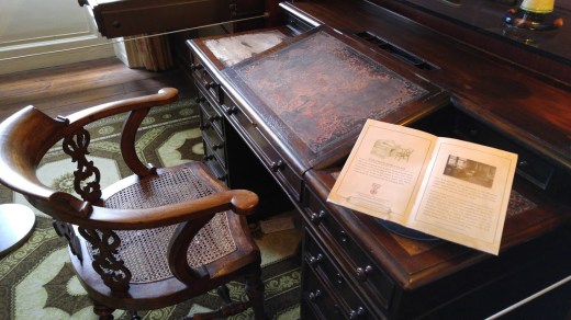 Dickens-Desk